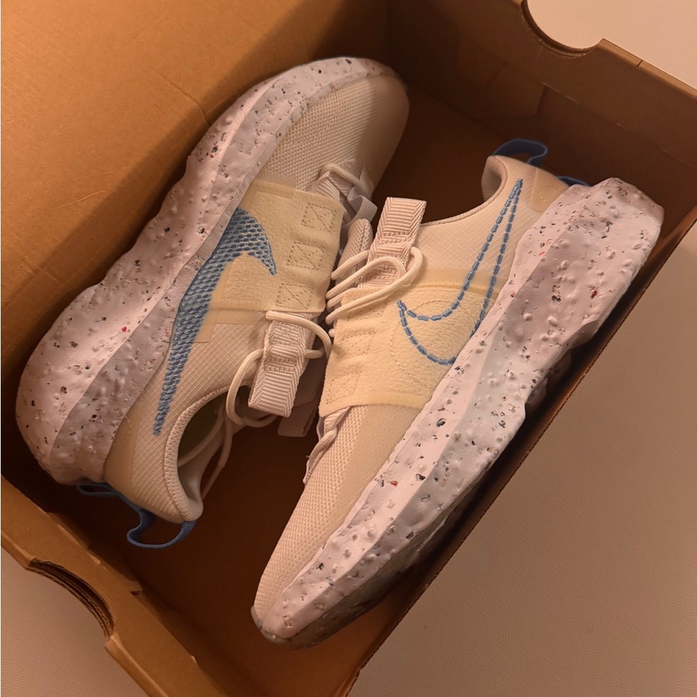 (WMNS) Nike Crater Impact 'White &
University Blue. New, never worn.